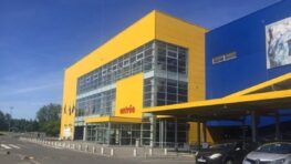 Le fauteuil star des années 60 revient chez Ikea dans une couleur très tendance