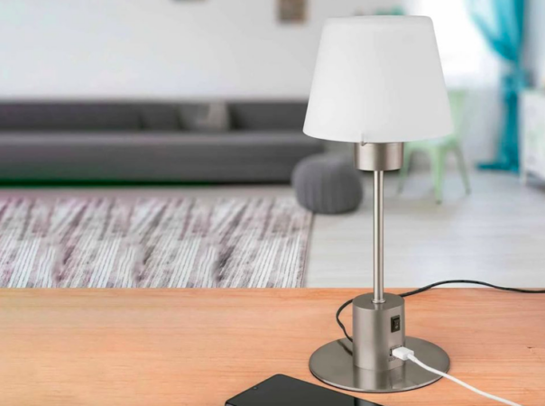 Lidl: cette table basse a un plateau réglable et des rangements pour gagner de la place-article