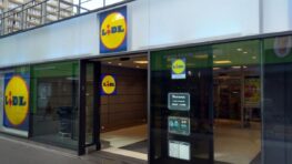 Lidl elle croque dans son poulet et fait une découverte écœurante