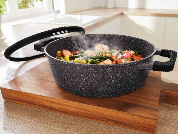Lidl sort la cocotte parfaite pour faire la cuisine sans salissures !