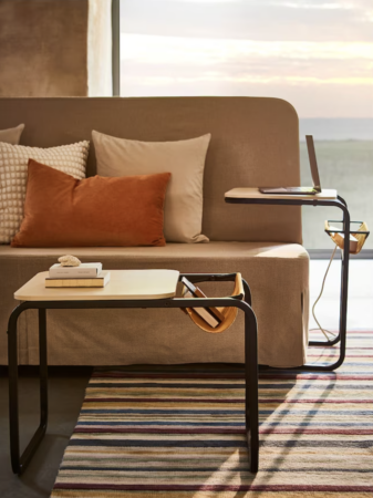 Ruée chez Ikea pour cette table pratique pour manger devant la télé