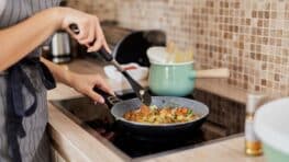 UFC Que Choisir déconseille d'utiliser ce type de poêles très dangereuse pour la santé