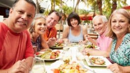 Cette erreur que tout le monde fait après le repas vous empêche d'avoir un ventre plat