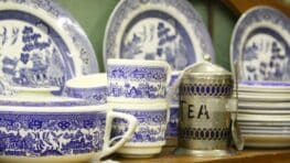 Cette vaisselle que tout le monde a déjà vu vaut une petite fortune en 2024