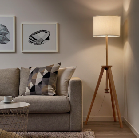 Ikea casse le prix de ce lampadaire blanc qui va illuminer votre salon-article