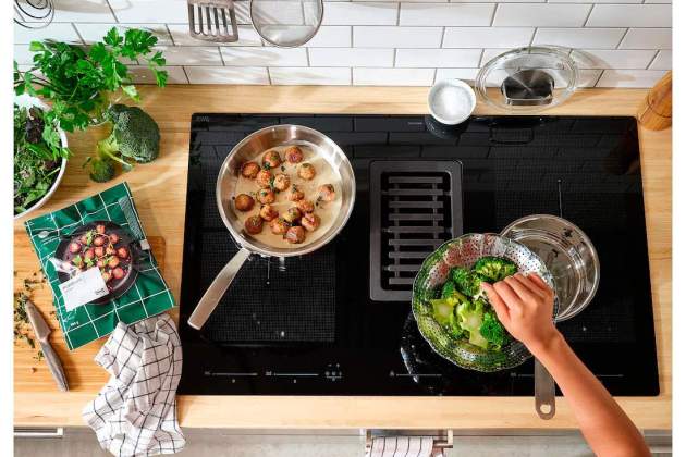 Ikea frappe fort avec ce nouvel appareil qui intègre une hotte à la plaque à induction !