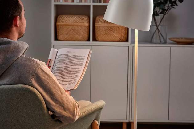 Ikea innove et dévoile une lampe avec table intégrée !
