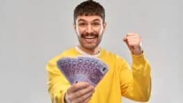 Il change de route à cause de travaux et gagne une grosse somme avec un jeux à gratter