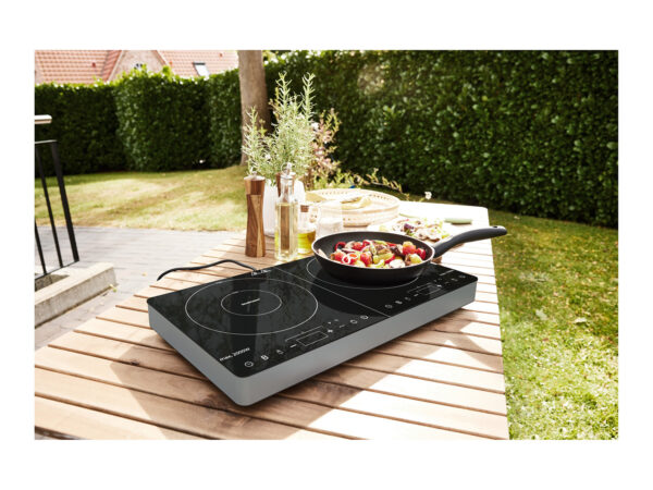 Lidl lance sa plaque à induction autonome pour cuisiner où vous voulez