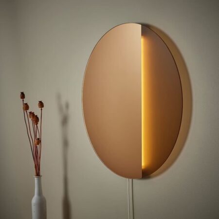 Ikea frappe très fort avec son miroir qui diffuse une lumière douce et chaleureuse-article