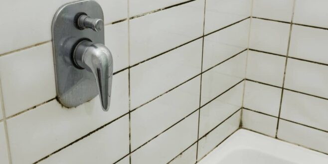 L'astuce géniale pour nettoyer les joints de la salle de bain sans vinaigre et sans javel