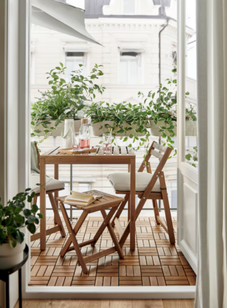 Obtenez le plus beau balcon avec ce mobilier de jardin Ikea en bois