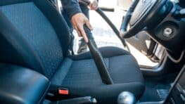 5 ingrédients magiques pour rendre vos sièges de voiture comme neufs