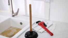 L'astuce pour déboucher toutes les canalisations avec 2 ingrédients de cuisine