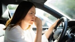 Le secret des professionnels pour que votre voiture sente bon comme une voiture neuve