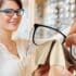 Nettoyez vos lunettes sans les rayer pour le rendre comme neuve avec cette astuce secrète des opticiens
