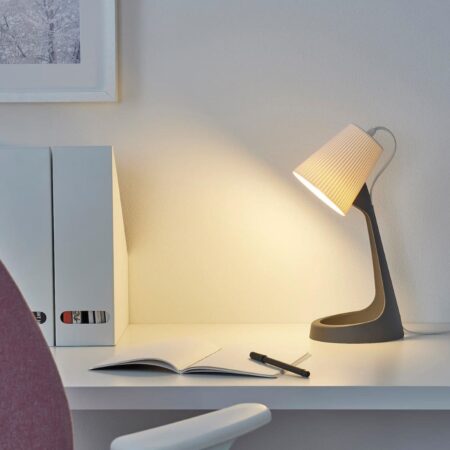 Ikea cartonne avec cette lampe design en plastiques recyclés-article