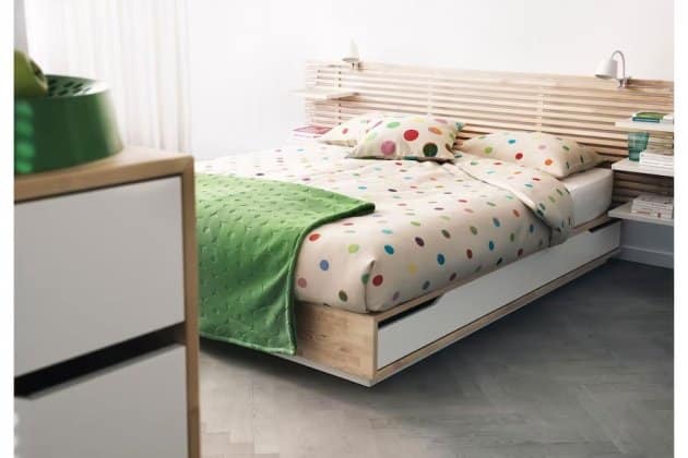 Ikea lance la tête de lit de parfaite avec des étagères pour changer toute la déco de la chambre
