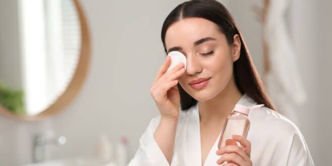 Ces terribles dangers si vous ne vous démaquillez pas avant de vous coucher