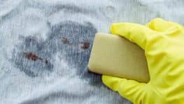 L’astuce imparable pour nettoyer une tache de sang sur un vêtement