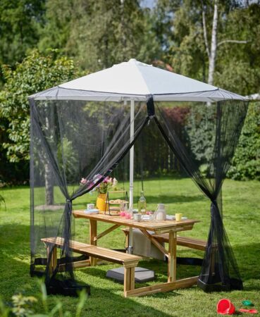Ce parasol avec voilage Ikea sera votre meilleur allié de l'été-article