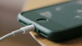 Cette astuce magique pour recharger son téléphone portable sans électricité