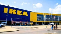 IKEA: ce caissier faisait semblant de scanner les articles de ses amis et doit rembourser 66 000 euros
