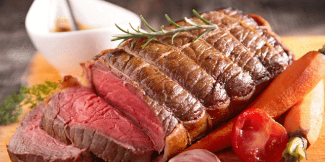 La technique d'un boucher vous toujours réussir la cuisson de son rôti de bœuf