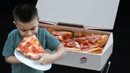 Votre PS5 se transforme en chauffe-pizza avec ce gadget hallucinant Pizza Hut
