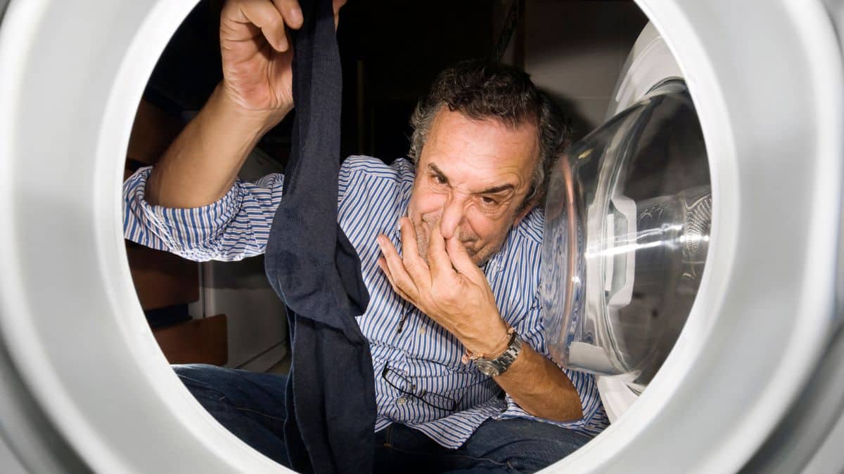 Cette astuce peu connue permet d'enlever les odeurs de moisissures et