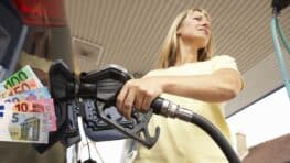 Automobilistes: cet oubli à la station essence peut vous coûter une fortune