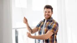 Ce store IKEA est parfait pour réduire la chaleur étouffante de l'été et atténue la lumière