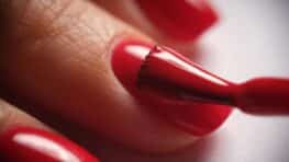 Vernis à ongles: 3 astuces pour le faire sécher plus rapidement