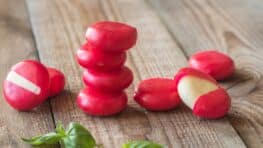 Babybel : le secret de fabrication de sa coque rouge et c'est très surprenant