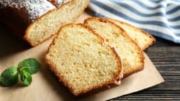 Cette recette très simple pour faire un gâteau au yaourt sans beurre