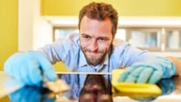 L'astuce géniale pour éliminer les rayures et les taches sur une plaque vitrocéramique rapidement