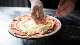Ces 3 astuces d'un chef italien pour toujours réussir sa pizza Margherita