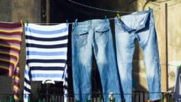 Cette astuce de séchage rapide pour étendre votre jean et l'avoir rapidement sec