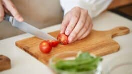 Cette planche à découper est la plus hygiénique et bonne pour votre santé selon cet expert