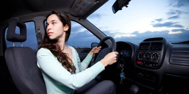 Code de la route: peut-on détacher sa ceinture lors d’une marche arrière ?