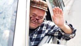 Des nouvelles restrictions et plus de contrôles pour les conducteurs seniors ? Ce que le gouvernement prévoit vraiment