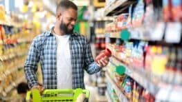 Il va faire les courses pour sa femme et revient avec la somme de 900 000 euros