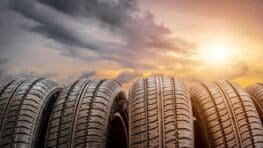 La vraie signification des lignes de couleurs sur les pneus de votre voiture et c’est super important