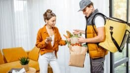 Leclerc, Auchan, Carrefour: qui est le moins cher pour livrer vos courses à domicile ?