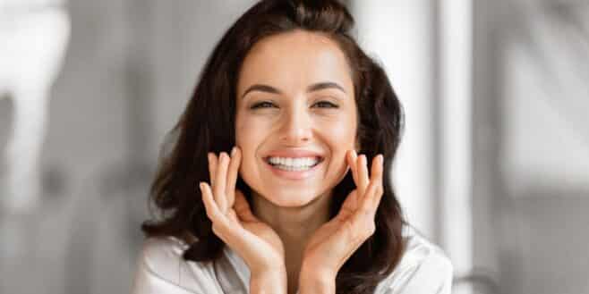 Ce canapé d'extérieur Ikea avec table d'appoint intégrée serait parfait dans votre jardin