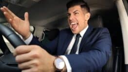 Ce panneau de signalisation provoque une grosse colère de tous les automobilistes face aux cyclistes