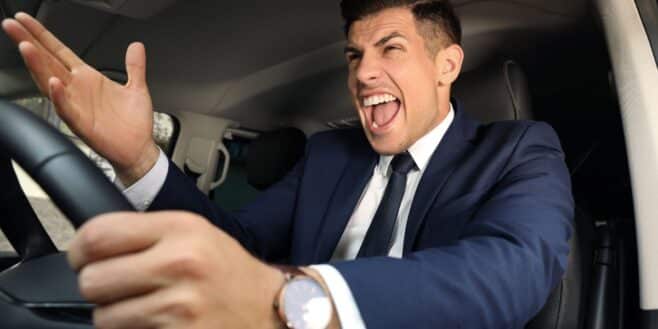 Ce panneau de signalisation provoque une grosse colère de tous les automobilistes face aux cyclistes