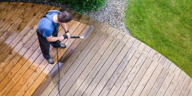 Ce produit parfait pour nettoyer votre terrasse ou vos allées noircies en quelques minutes à 6 euros