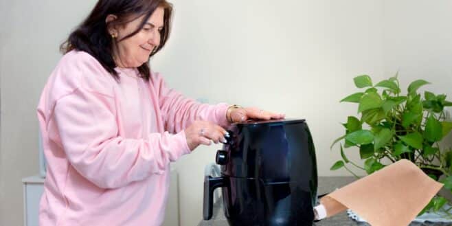 Ne mettez jamais de papier cuisson au fond de votre Airfryer, vous allez vite le regretter