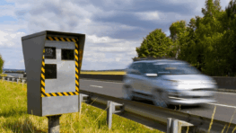 Un automobiliste flashé à plus de 275 km/h évite l'amende pour excès de vitesse grâce à cette astuce légale